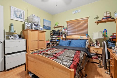 House in Miami, Florida 4 bedrooms, 257.9 sq.m. № 1874484 - photo 27