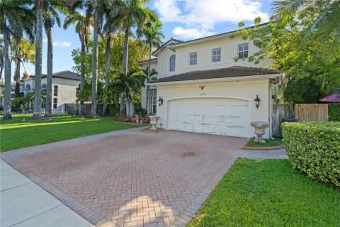 House in Miami, Florida 4 bedrooms, 257.9 sq.m. № 1874484 - photo 5
