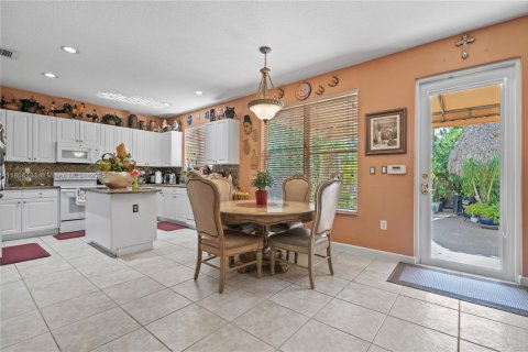 House in Miami, Florida 4 bedrooms, 257.9 sq.m. № 1874484 - photo 14