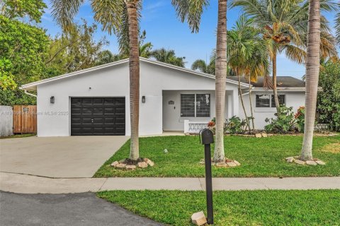 Villa ou maison à louer à Dania Beach, Floride: 3 chambres, 143.07 m2 № 1969703 - photo 1