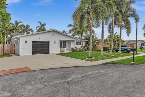 Villa ou maison à louer à Dania Beach, Floride: 3 chambres, 143.07 m2 № 1969703 - photo 3