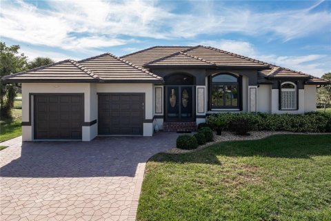 House in Punta Gorda, Florida 3 bedrooms, 225.38 sq.m. № 2093724