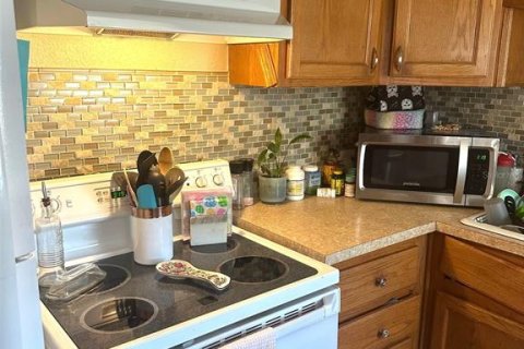 House in Saint Petersburg, Florida 2 bedrooms, 93.83 sq.m. № 1717086 - photo 7