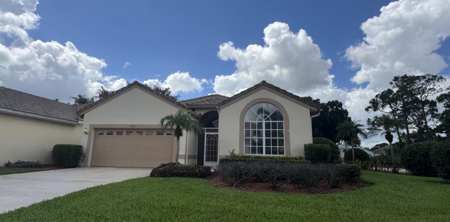Casa en Port St. Lucie, Florida 3 dormitorios, 165.74 m2 № 2252832