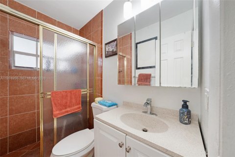 Villa ou maison à vendre à North Miami, Floride: 3 chambres, 130.06 m2 № 2042889 - photo 22