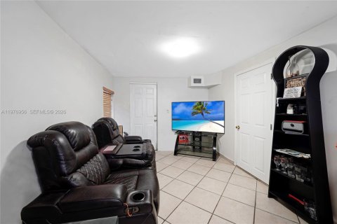 Villa ou maison à vendre à North Miami, Floride: 3 chambres, 130.06 m2 № 2042889 - photo 5