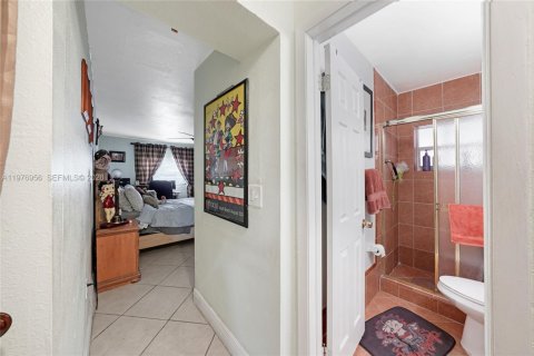 Villa ou maison à vendre à North Miami, Floride: 3 chambres, 130.06 m2 № 2042889 - photo 24