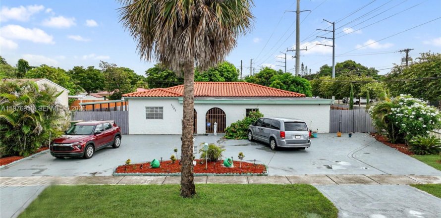 Villa ou maison à North Miami, Floride 3 chambres, 130.06 m2 № 2042889