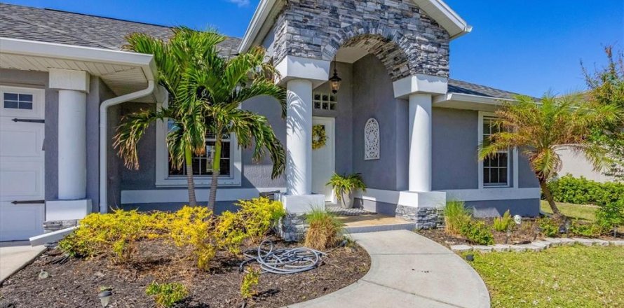 Casa en Port Charlotte, Florida 3 dormitorios, 217.95 m2 № 1438678