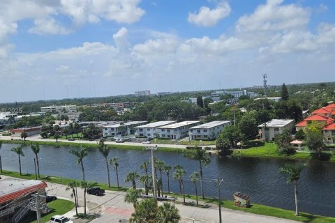 Купить кондоминиум в Норт-Майами-Бич, Флорида 1 спальня, 73.39м2, № 1936243 - фото 1