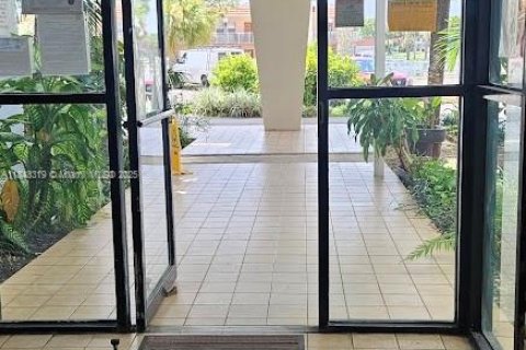 Купить кондоминиум в Норт-Майами-Бич, Флорида 1 спальня, 73.39м2, № 1936243 - фото 9