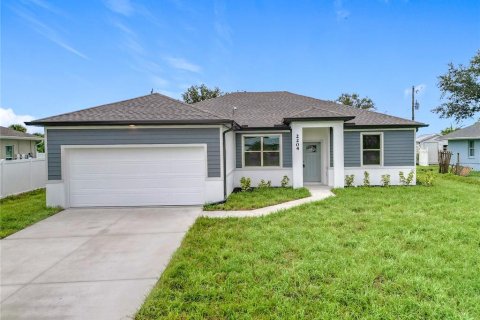 House in North Port, Florida 4 bedrooms, 168.15 sq.m. № 2167377 - photo 2