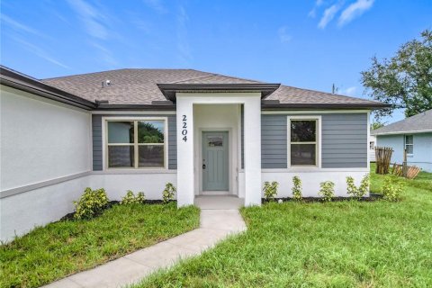 House in North Port, Florida 4 bedrooms, 168.15 sq.m. № 2167377 - photo 5