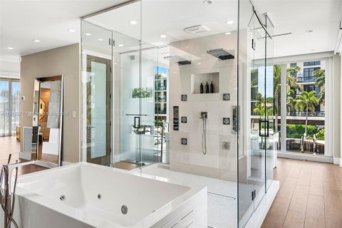 House in Fort Lauderdale, Florida 7 bedrooms, 680.51 sq.m. № 2013374 - photo 21