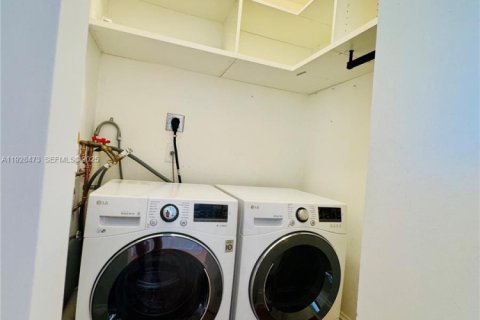 Copropriété à louer à Miami, Floride: 2 chambres, 92.34 m2 № 1986943 - photo 11