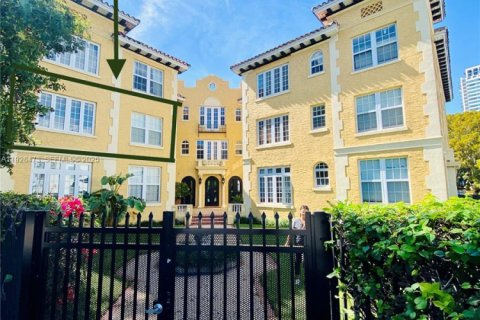 Copropriété à louer à Miami, Floride: 2 chambres, 92.34 m2 № 1986943 - photo 1