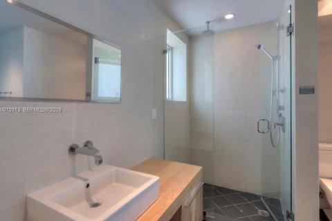 Condo in Miami Beach, Florida, 1 bedroom № 2030813 - photo 8