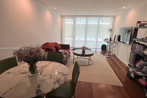 Condo in Miami Beach, Florida, 1 bedroom № 2030813 - photo 3