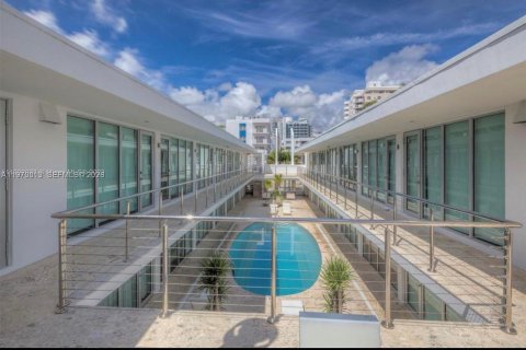 Condo in Miami Beach, Florida, 1 bedroom № 2030813 - photo 12