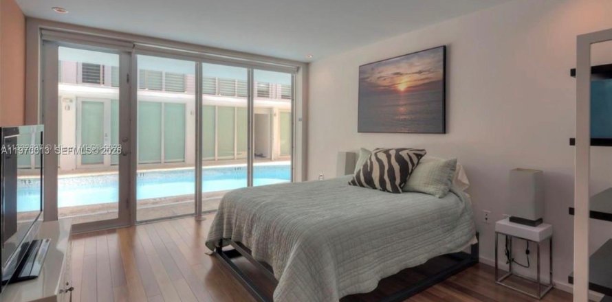 Condo in Miami Beach, Florida, 1 bedroom № 2030813