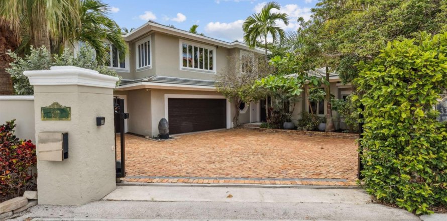 Villa ou maison à Fort Lauderdale, Floride 5 chambres, 446.49 m2 № 2158399
