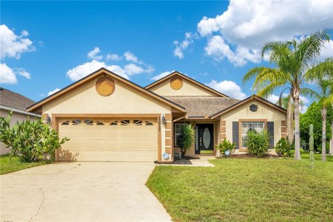 House in Davenport, Florida 3 bedrooms, 138.15 sq.m. № 1901978 - photo 1