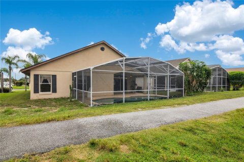 House in Davenport, Florida 3 bedrooms, 138.15 sq.m. № 1901978 - photo 21