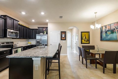 Townhouse in Sarasota, Florida 3 bedrooms, 155.43 sq.m. № 2218747 - photo 5