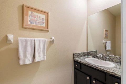 Townhouse in Sarasota, Florida 3 bedrooms, 155.43 sq.m. № 2218747 - photo 15
