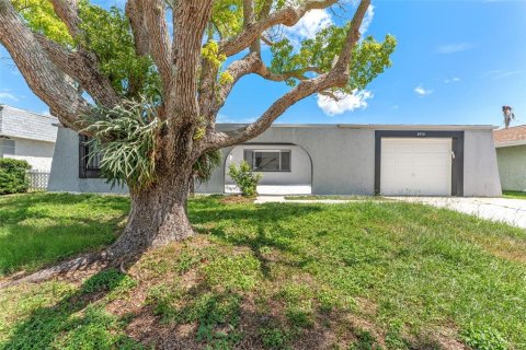 House in New Port Richey, Florida 2 bedrooms, 125.42 sq.m. № 1798058 - photo 4