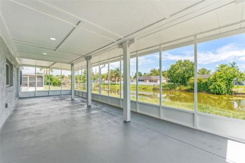 House in New Port Richey, Florida 2 bedrooms, 125.42 sq.m. № 1798058 - photo 25