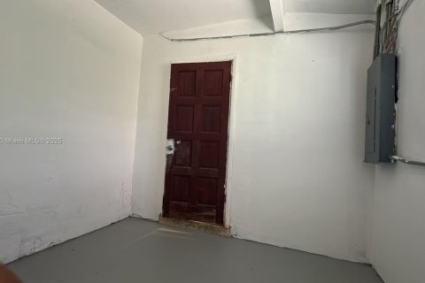 Villa ou maison à vendre à Miami, Floride: 4 chambres, 81.2 m2 № 1892050 - photo 21