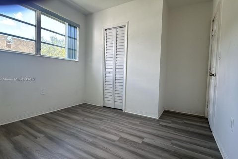 Villa ou maison à vendre à Miami, Floride: 4 chambres, 81.2 m2 № 1892050 - photo 11
