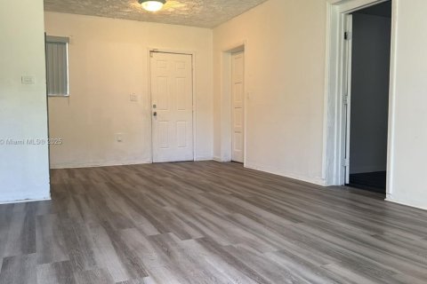 Villa ou maison à vendre à Miami, Floride: 4 chambres, 81.2 m2 № 1892050 - photo 19