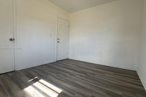 Villa ou maison à vendre à Miami, Floride: 4 chambres, 81.2 m2 № 1892050 - photo 10