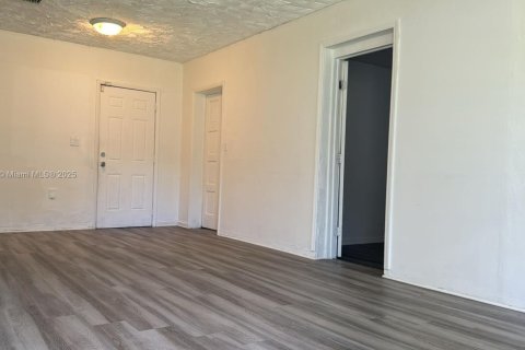 Villa ou maison à vendre à Miami, Floride: 4 chambres, 81.2 m2 № 1892050 - photo 18