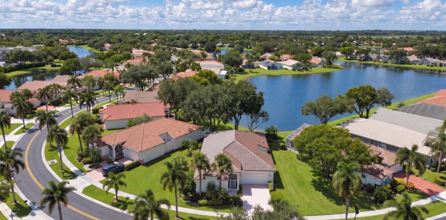 Casa en Boynton Beach, Florida 3 dormitorios, 214.79 m2 № 2388482