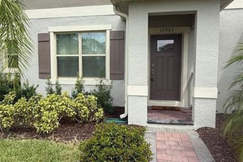 Townhouse in Winter Garden, Florida 3 bedrooms, 145.67 sq.m. № 1898881 - photo 1