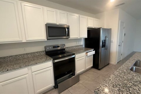Townhouse in Winter Garden, Florida 3 bedrooms, 145.67 sq.m. № 1898881 - photo 12