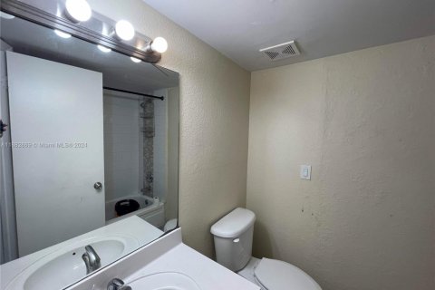 Condo in Sunrise, Florida, 2 bedrooms  № 1940680 - photo 10