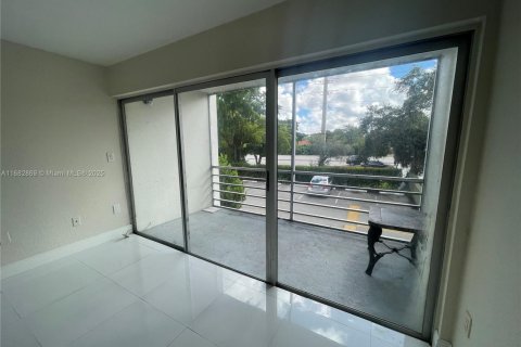 Condo in Sunrise, Florida, 2 bedrooms  № 1940680 - photo 16