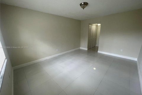 Condo in Sunrise, Florida, 2 bedrooms  № 1940680 - photo 14