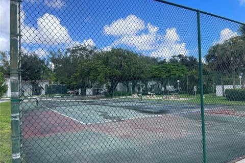 Condo in Sunrise, Florida, 2 bedrooms  № 1940680 - photo 24