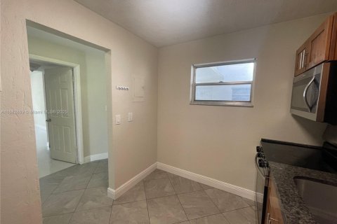Condo in Sunrise, Florida, 2 bedrooms  № 1940680 - photo 18