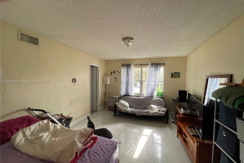 Condo in Sunrise, Florida, 2 bedrooms  № 1940680 - photo 8