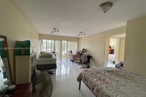 Condo in Sunrise, Florida, 2 bedrooms  № 1940680 - photo 6