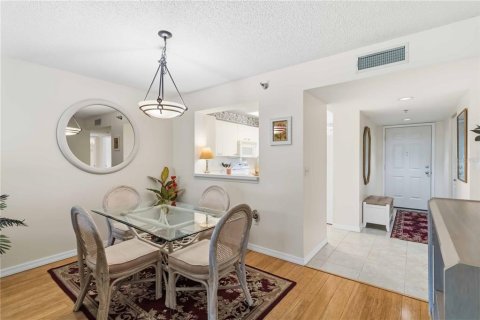 Condo in Bradenton, Florida, 2 bedrooms  № 2103630 - photo 10