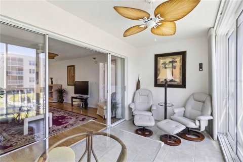 Condo in Bradenton, Florida, 2 bedrooms  № 2103630 - photo 12