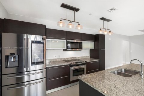 Condo in Miami, Florida, 2 bedrooms  № 1755915 - photo 3