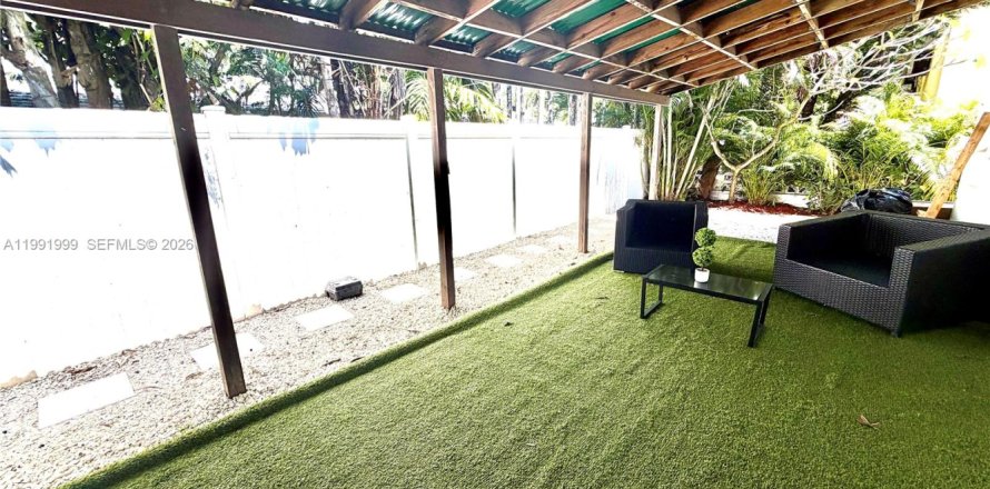 House in Fort Lauderdale, Florida 1 bedroom, 509.85 sq.m. № 2052708